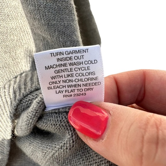 New York & Co - grey argyle deep v-neck sweater, sizeXL - Picture 6 of 9